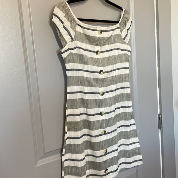 Dress - Picture 4 of 8